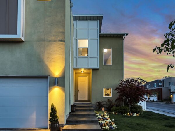 Photo House, Appraiser
